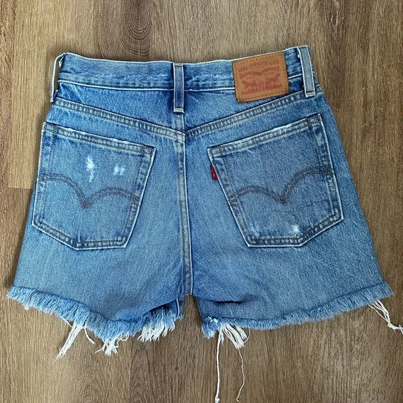 Short LEVIS - Picture 3 of 3